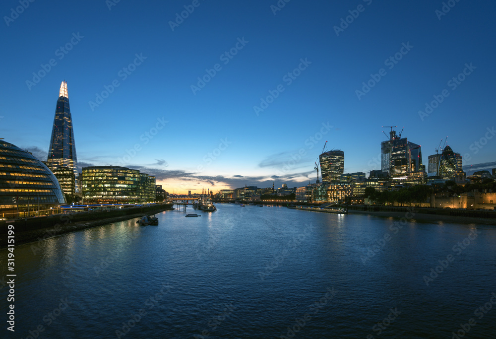 Fototapeta premium sunset in London, river Thames from Tower Bridge, UK