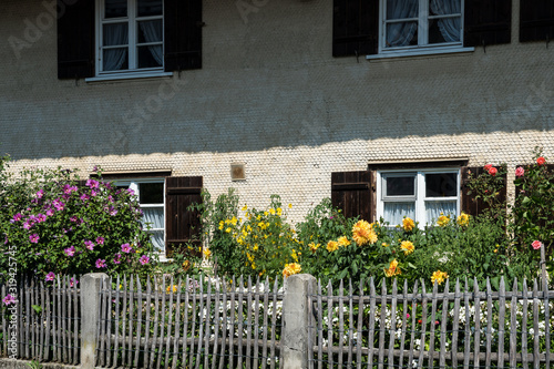 Wohnhaus mit Blumen im Vorgarten in Oberstdorf