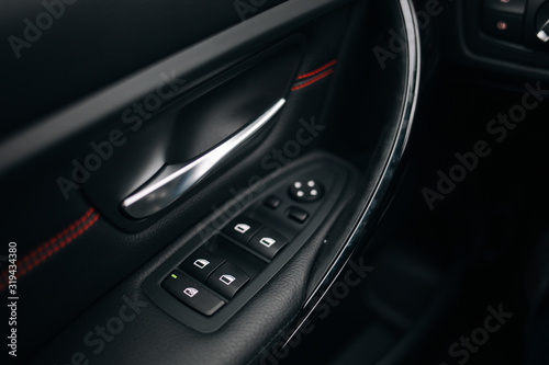 Automatic windows buttons control inside driver place. © Moose