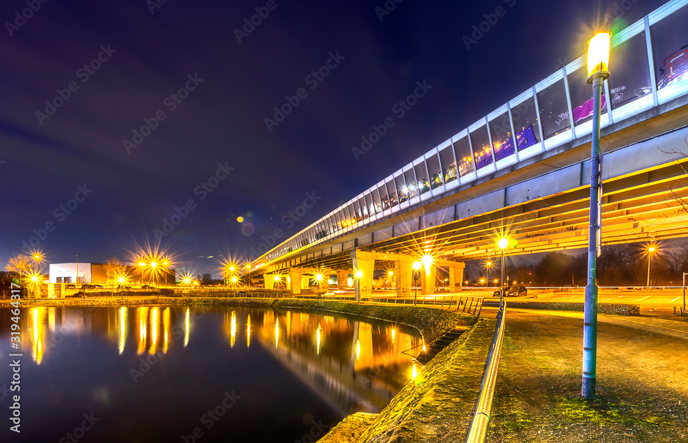 Innenhafen duisburg - bridge at night