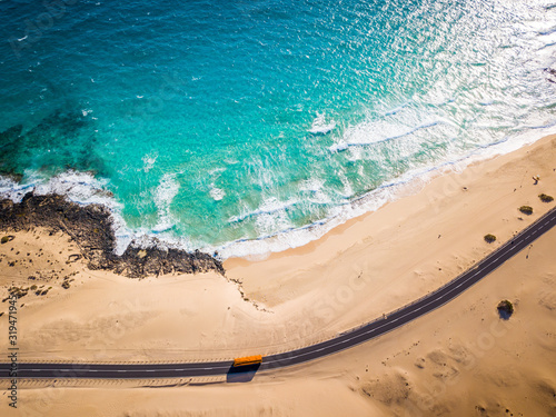 Obraz na płótnie Directly above bus road and beach at Corralejo sand dunes, Fuerteventura, Canary w salonie