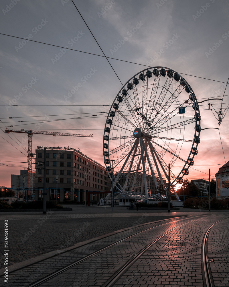 Riesenrad im Sonnenuntergang in Dresden