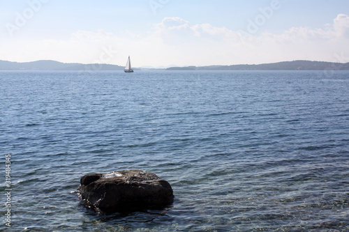 Obraz na płótnie Boat with white sail in Adriatic Sea. w salonie