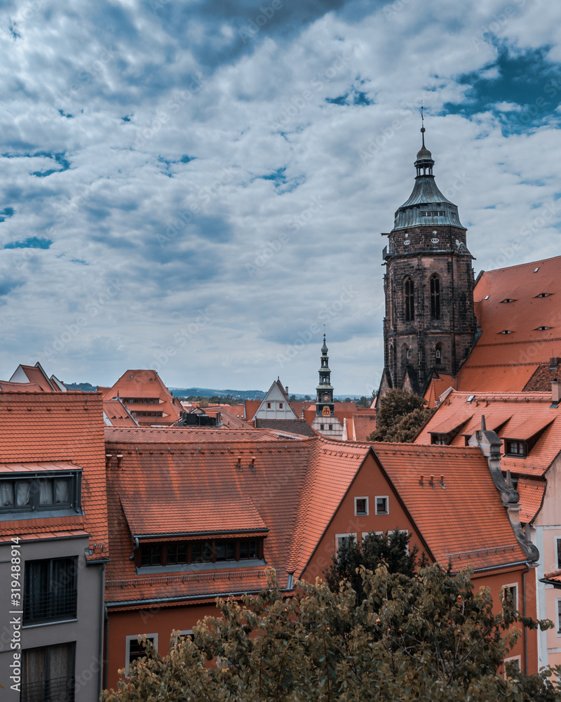 Obraz premium Ansicht auf die Historische Stadtkirche St. Marien Pirna