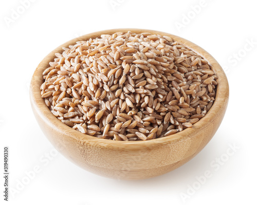 Obraz na płótnie Grains of spelt in wooden bowl isolated on white background wiht clipping path w salonie