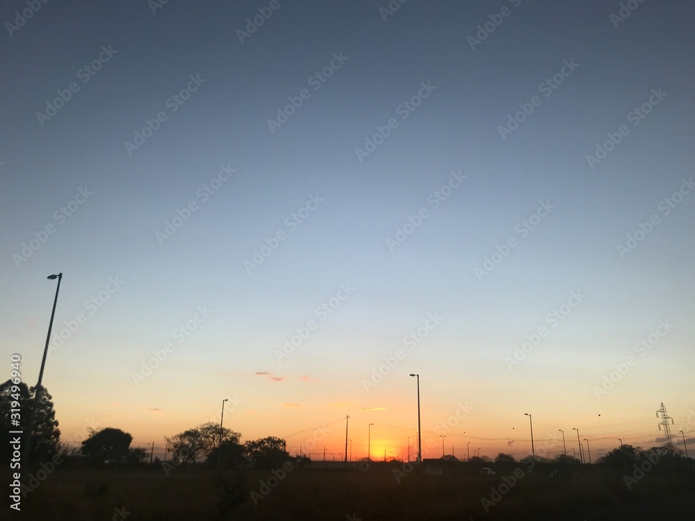 Obraz premium wind turbines at sunset