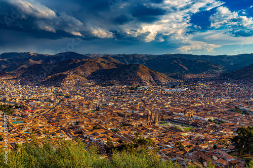 Obraz na płótnie Peru. Cusco, historic city of the Inca Empire - aerial view from Pukamuqu mountain (Cristo Blanco Mirador). There is Cusco's main square (Plaza de Armas) in the foreground w salonie