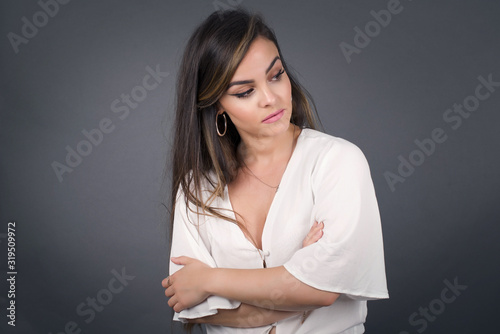 Fotografi Closeup portrait displeased pissed off angry grumpy pessimistic woman with bad attitude, arms crossed looking sideways