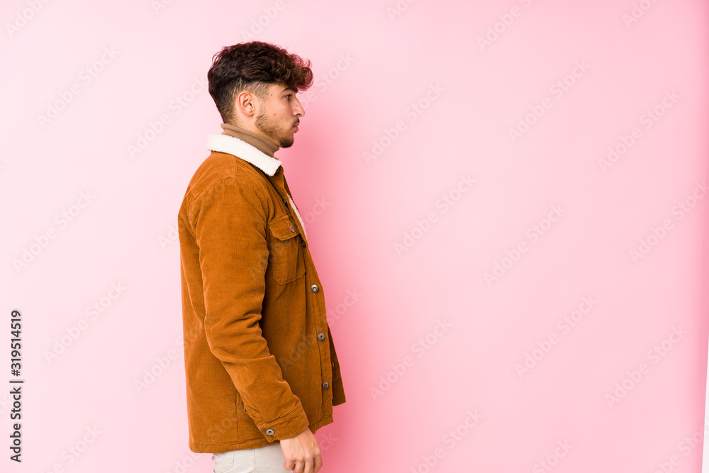 Young arabian man posing isolated <mixto > Young arabian man posing isolated <mixto >