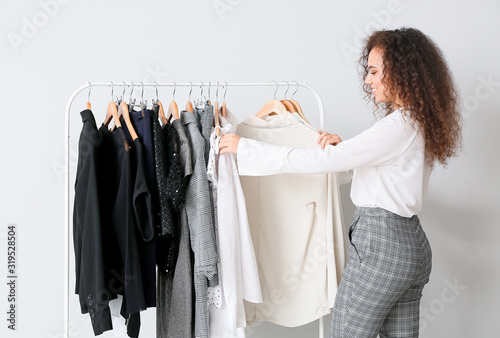 African-American stylist ne...