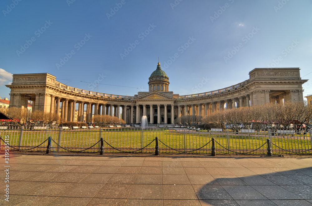 Sobór Kazański, znany także jako Sobór Kazańskiej Ikony Matki Bożej  przy Newskim Prospekcie w Petersburgu.