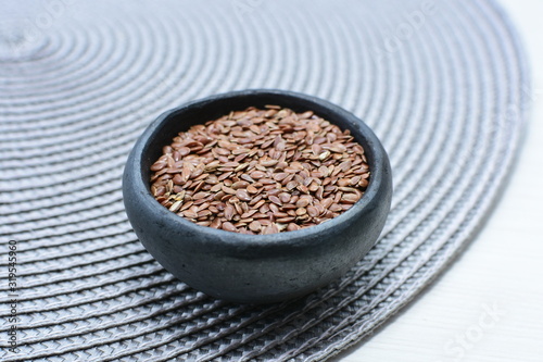 Obraz na płótnie natural flaxseed seeds displayed in containers w salonie