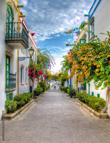 Fototapeta Naklejka Na Ścianę i Meble -  Street in Beautiful Puerto de Mogan on Gran Canaria, Spain
