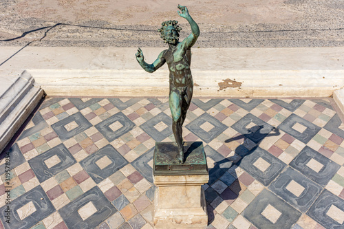 Obraz na płótnie Italy, Pompeii, archaeological area, remains of the city buried by the eruption of ashes and rocks of Vesuvius in 79. Details of the House of the Faun w salonie