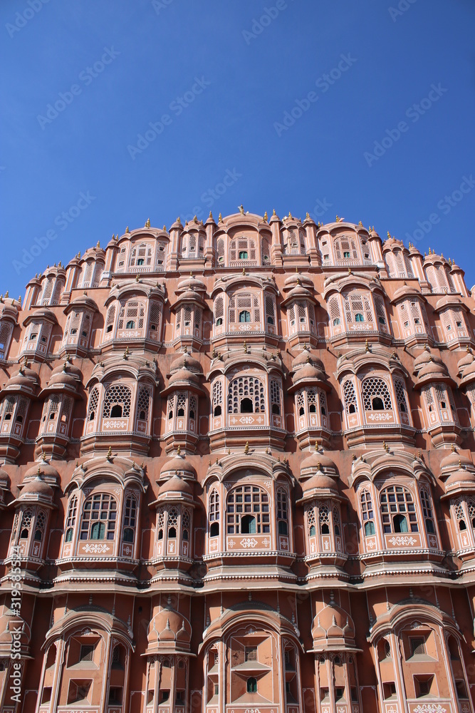 Obraz premium Beautiful place to visit Hawa Mahal in Jaipur