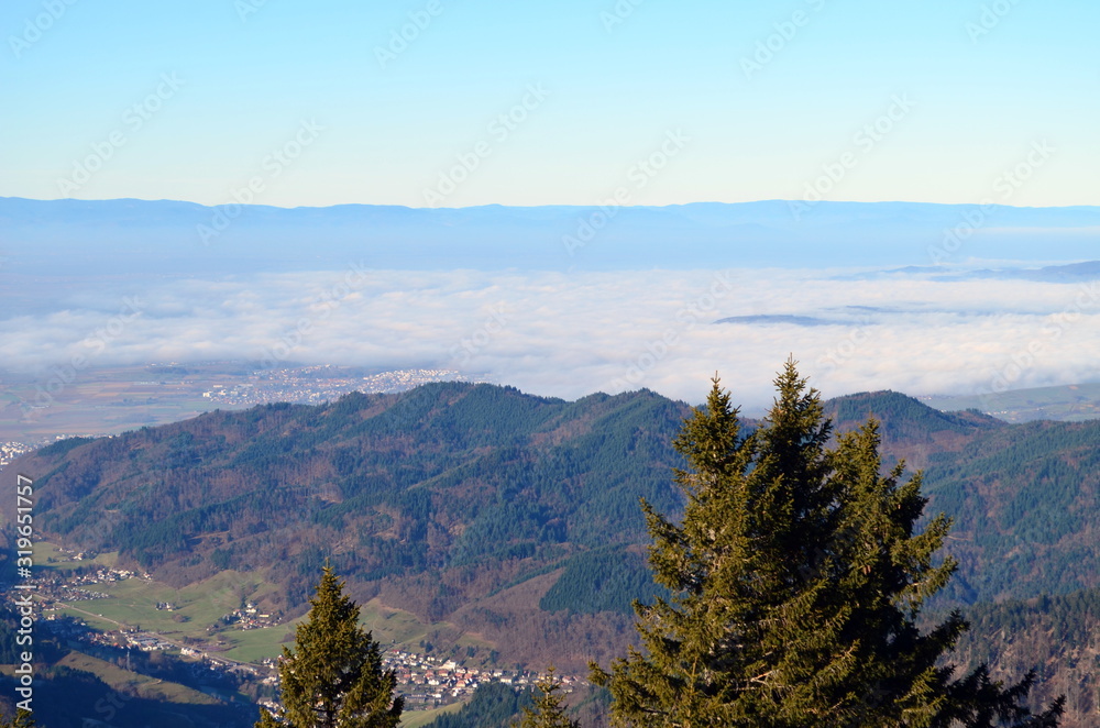 Fototapeta premium Blick vom Belchen in die Rheinebene