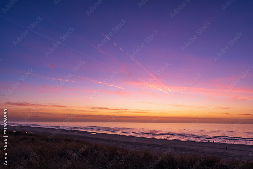 Sonnenuntergang über der Nordsee bei Egmond aan Zee/Niederlande