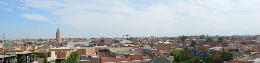 Vue panoramique souks Marrakech médina toit ciel