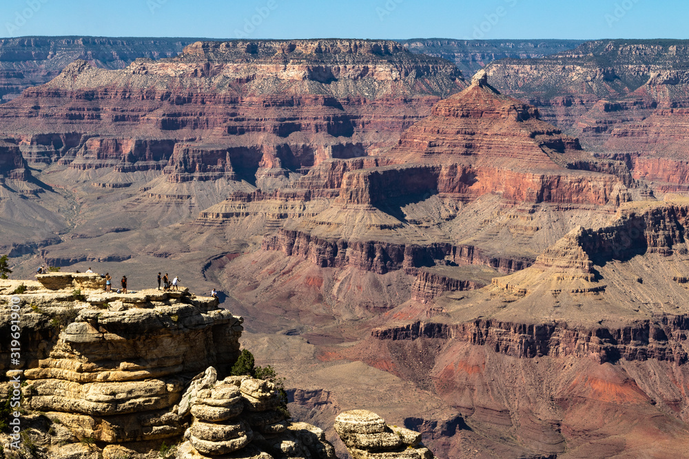 Φωτογραφία Unknown tourists at an unprotected area  on the South Rim of the Grand Canyon in