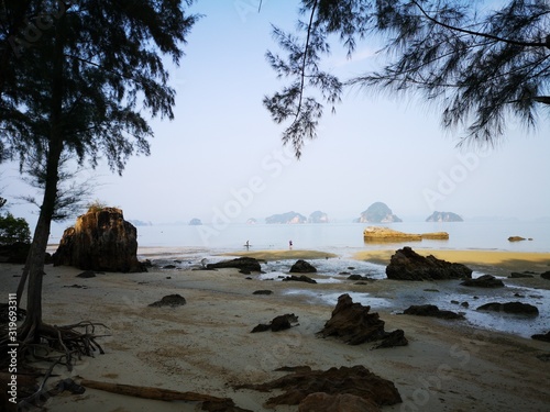 einsame Strände abseits des Tourismus Krabi Thailand 