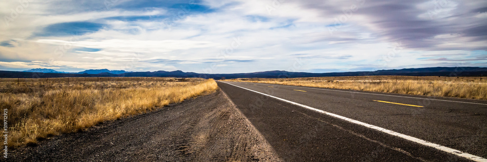 Fototapeta premium Empty southwest U.S road, Arizona State Route 66