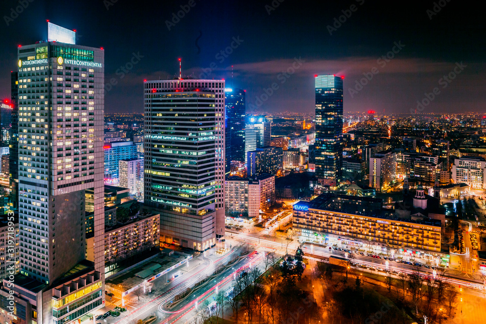 Widok z Pałacu Kultury Warszawa nocą