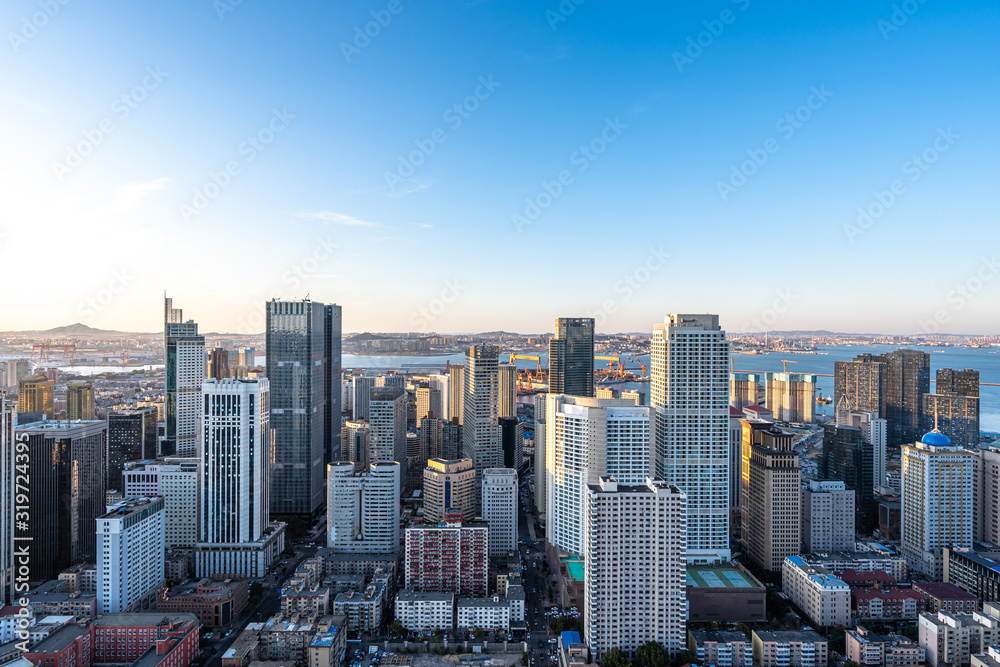 Fototapeta premium city skyline in dalian china