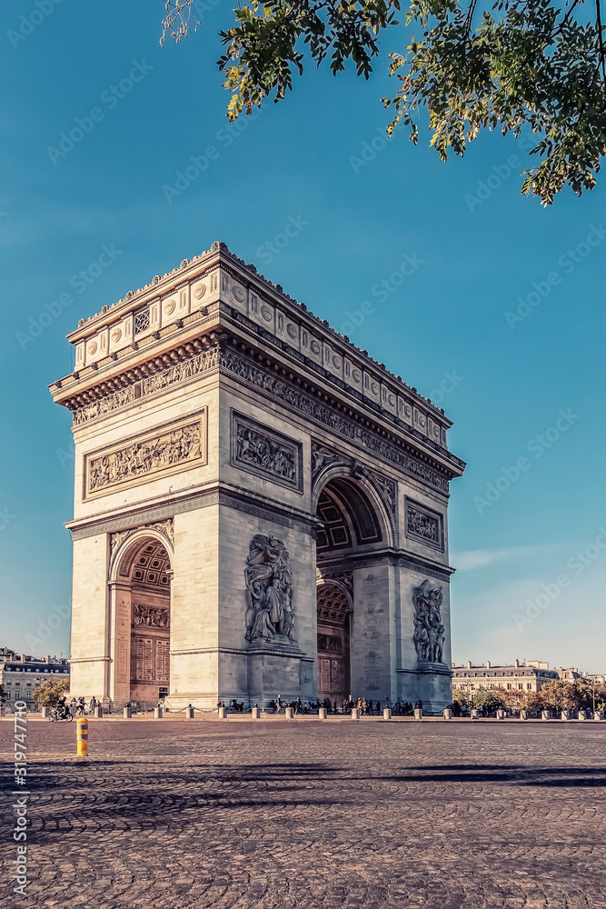 Naklejka premium Arc De Triomphe in Paris in daytime