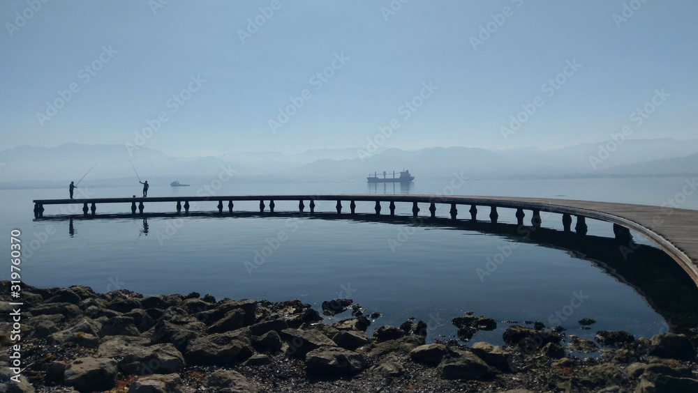 Obraz premium İzmit, Seka park, lake in the park, Fisherman ,sea, water, sky, ship 
