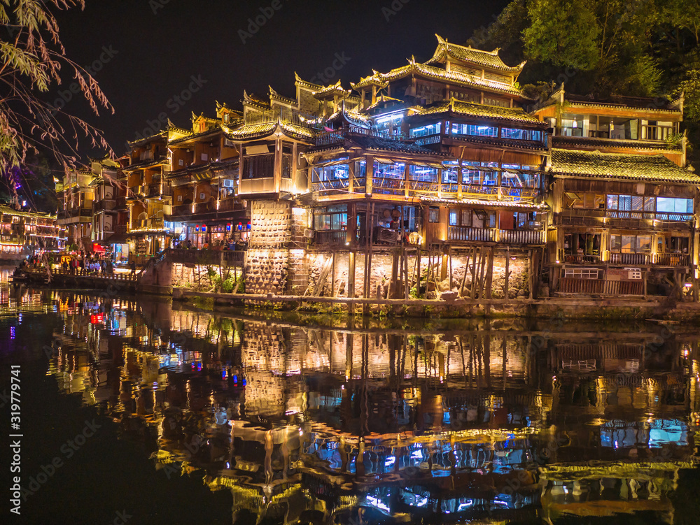 Fototapeta premium Scenery view in the night of fenghuang old town .phoenix ancient town or Fenghuang County is a county of Hunan Province, China