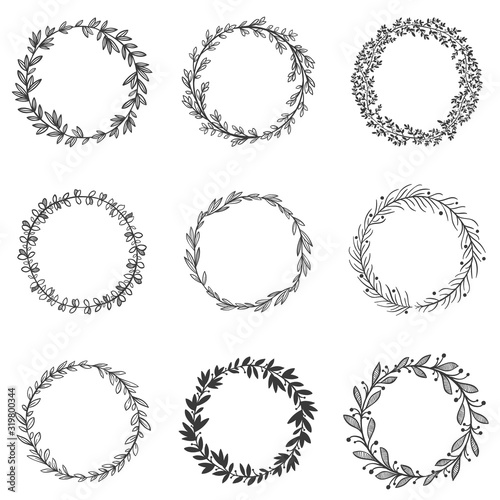 Circle leaf frames. Round branches with leafs, hand drawn floral frame and decorative sketch leaf circles vector set. Collection of natural monochrome circular decorations made of foliage of plants.