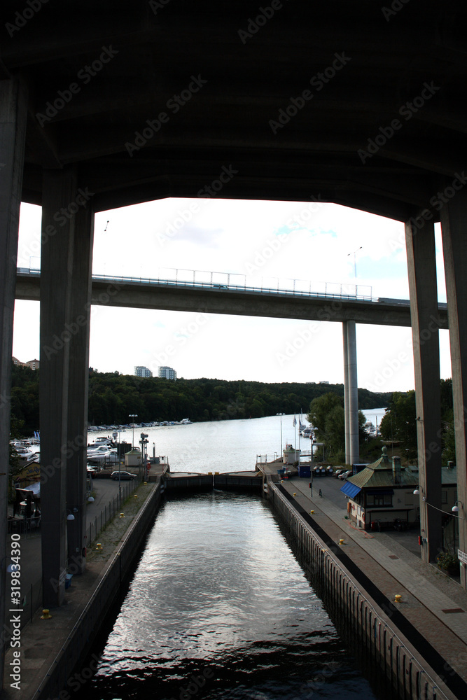 Under Skansbron/ Johanneshovsbron i Stockholm vid Hammarby sluss..