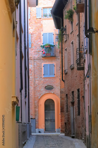 Fototapeta Naklejka Na Ścianę i Meble -  vicolo in centro a pavia in italia, alley in the center of pavia in italy