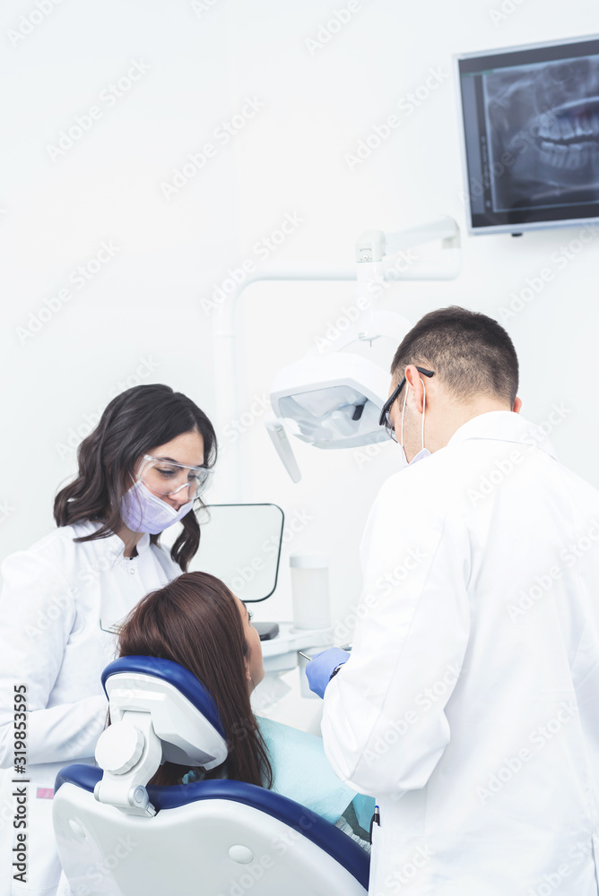 Obraz premium Work in modern dental office