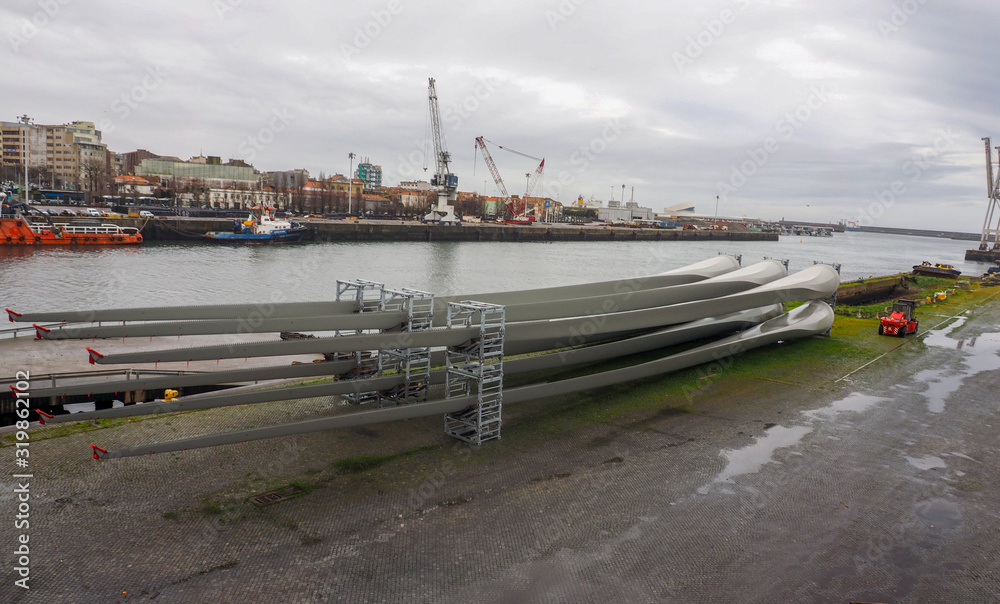 Blades for wind farms are in port