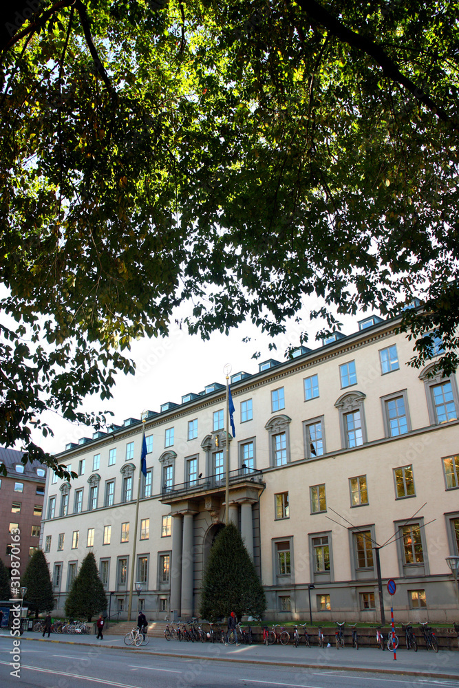 Handelshögskolan i Stockholm (HHS).