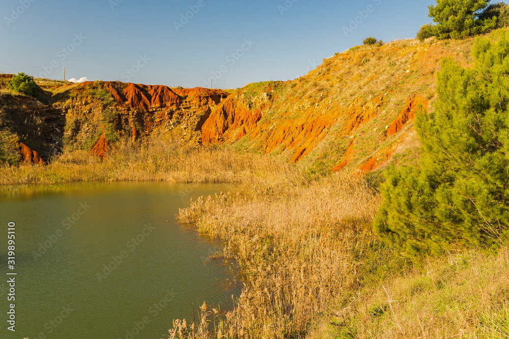 Obraz premium Lake of Bauxite della Cava in Puglia Italy
