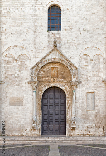 The Pontifical Basilica of Saint Nicholas is a church in Bari, Italy. © Claude Huot