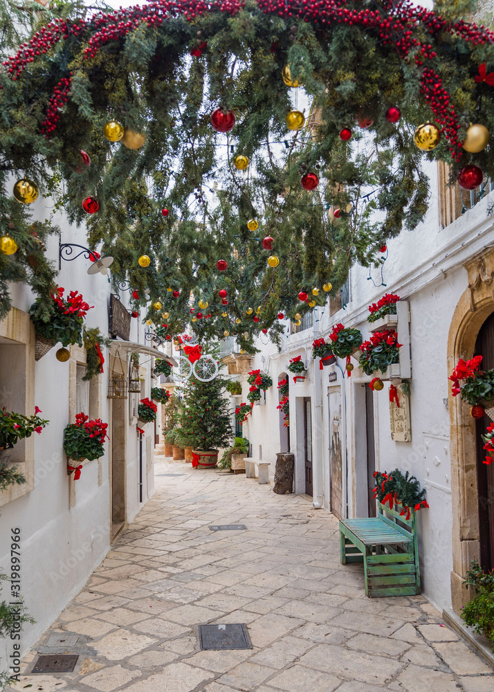 Fototapeta premium Podróż do Włoch - małe miasteczko w okresie świątecznym