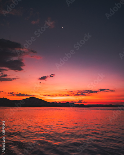Fototapeta Naklejka Na Ścianę i Meble -  sunset over the sea