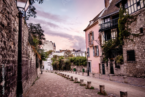 Fototapeta Naklejka Na Ścianę i Meble -  La Maison Rose, Paris Street at Sunrise