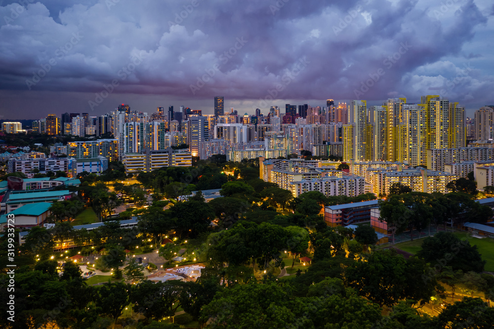 Obraz premium April 2019 Tiong Bahru Park during late afternoon with cloudy sky