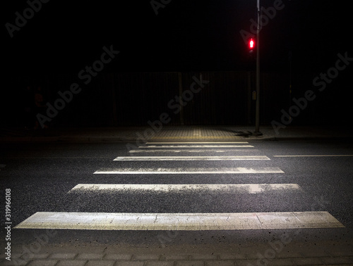 Photographie zebra crosswalk at night , red light