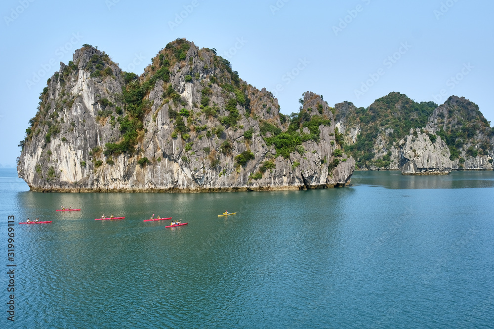 Obraz premium Scenic View Of Rocks In Sea Against Sky