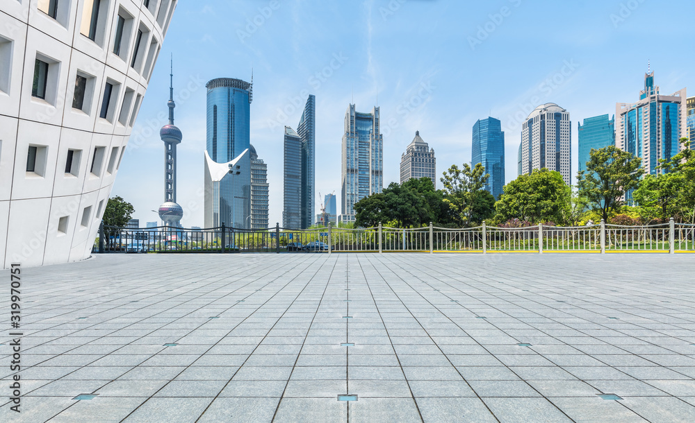 Fototapeta premium Panoramic skyline and buildings with empty square floor.
