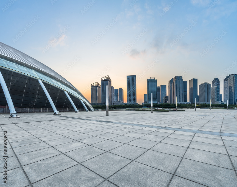 Fototapeta premium Panoramic skyline and buildings with empty square floor.