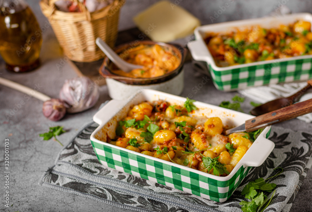 Gratinated gnocchi with cheese Gratinated gnocchi with cheese