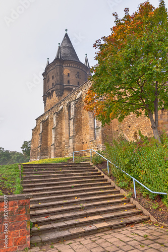 Kirchenruine St. Sixti mit aufgesetztem Wasserturm in Merseburg, Sachsen-Anhalt © sehbaer_nrw