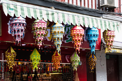 Canvas Print Lampen vor einem Restaurant in Shanghai.