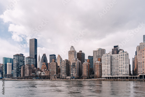 A view to Manhattan from the Roosevelt Island III © Peeraphotography